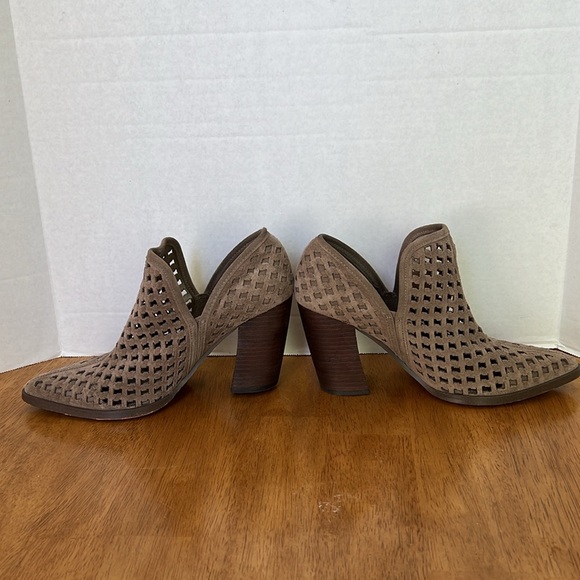 VINCE CAMUTO WESTERN POINTED TOE PUMPS PERFORATED BROWN SUEDE ANKLE BOOTIES - Picture 10 of 10